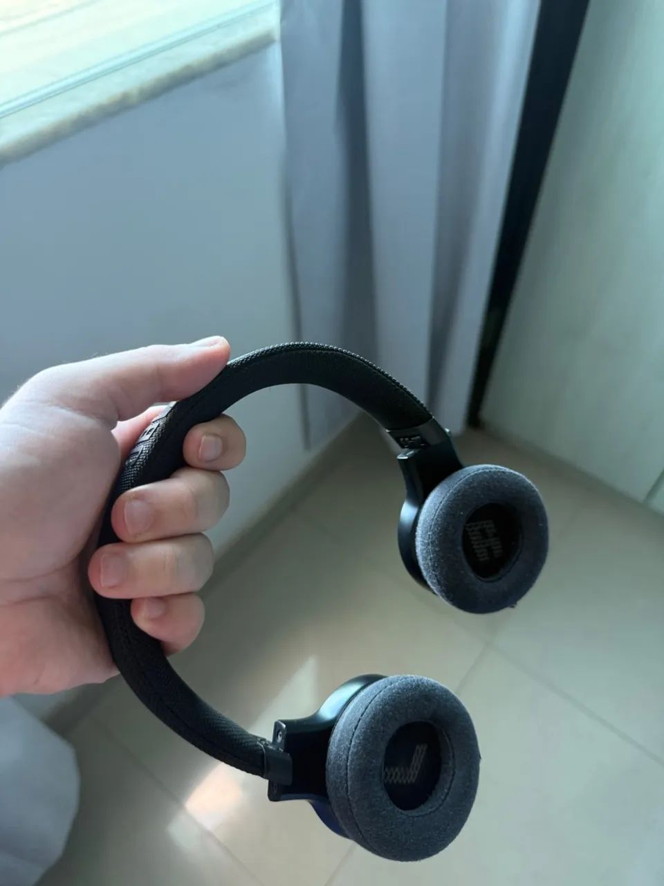 Vendo JBL Live 460NC - Som de alta qualidade com cancelamento de ruído - Foto 3