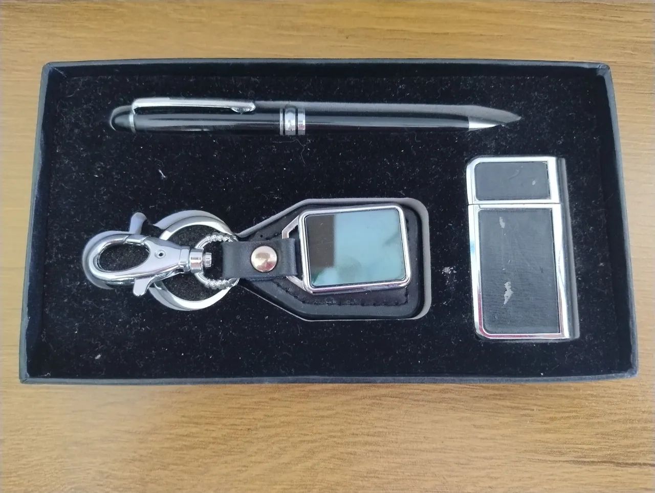 Kit Escritório - Caneta, Isqueiro e Chaveiro