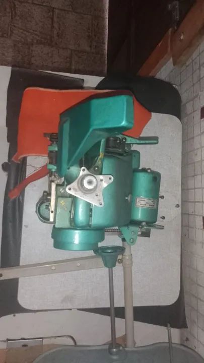 Máquina de overloque 