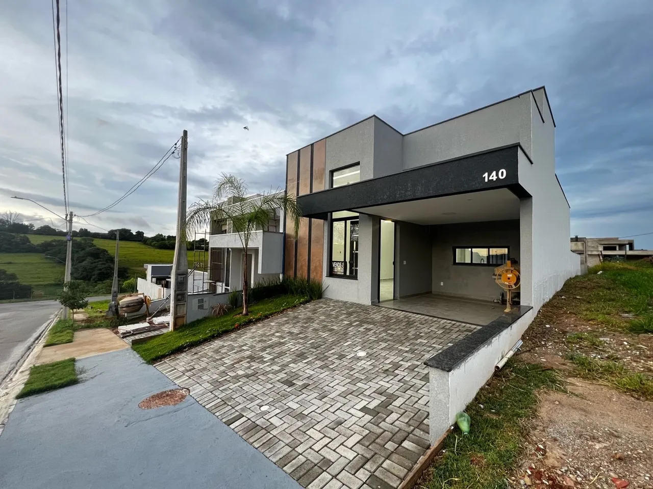 ? *Casa Térrea* com 144 m² de área construída (terreno de 200 m²)