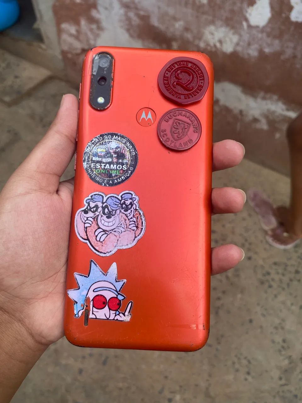 Já trocou a tela . A bateria tá emchada. Pega tudo perfeitamente. 