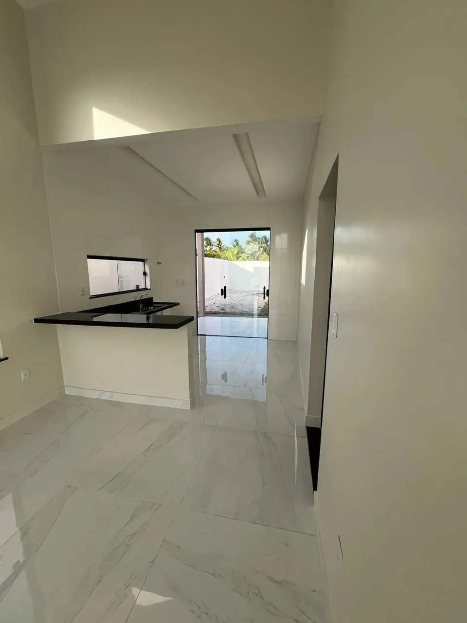 Casa Padrão no Sol & Praia Residencial com 150m² ,3 quartos ,3 suites ,4 banheiros ,4 vag
