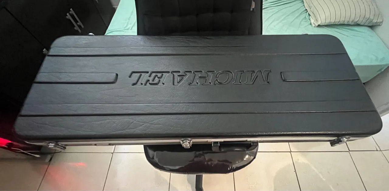 Case De Guitarra Michael Em Fibra Com Pelúcia E 3 Fechos e alça  - Foto 5