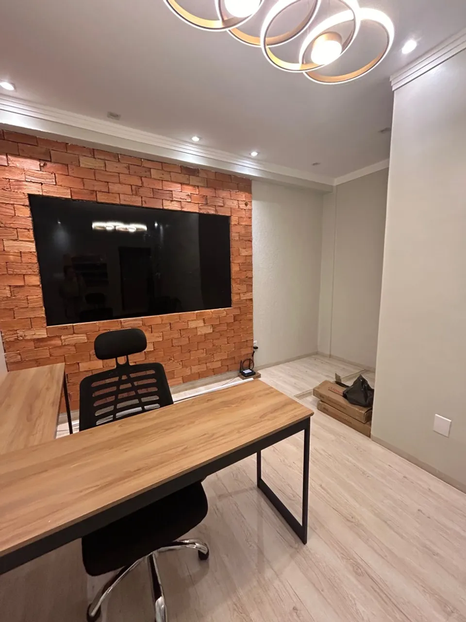 Alugo sala comercial mobiliada