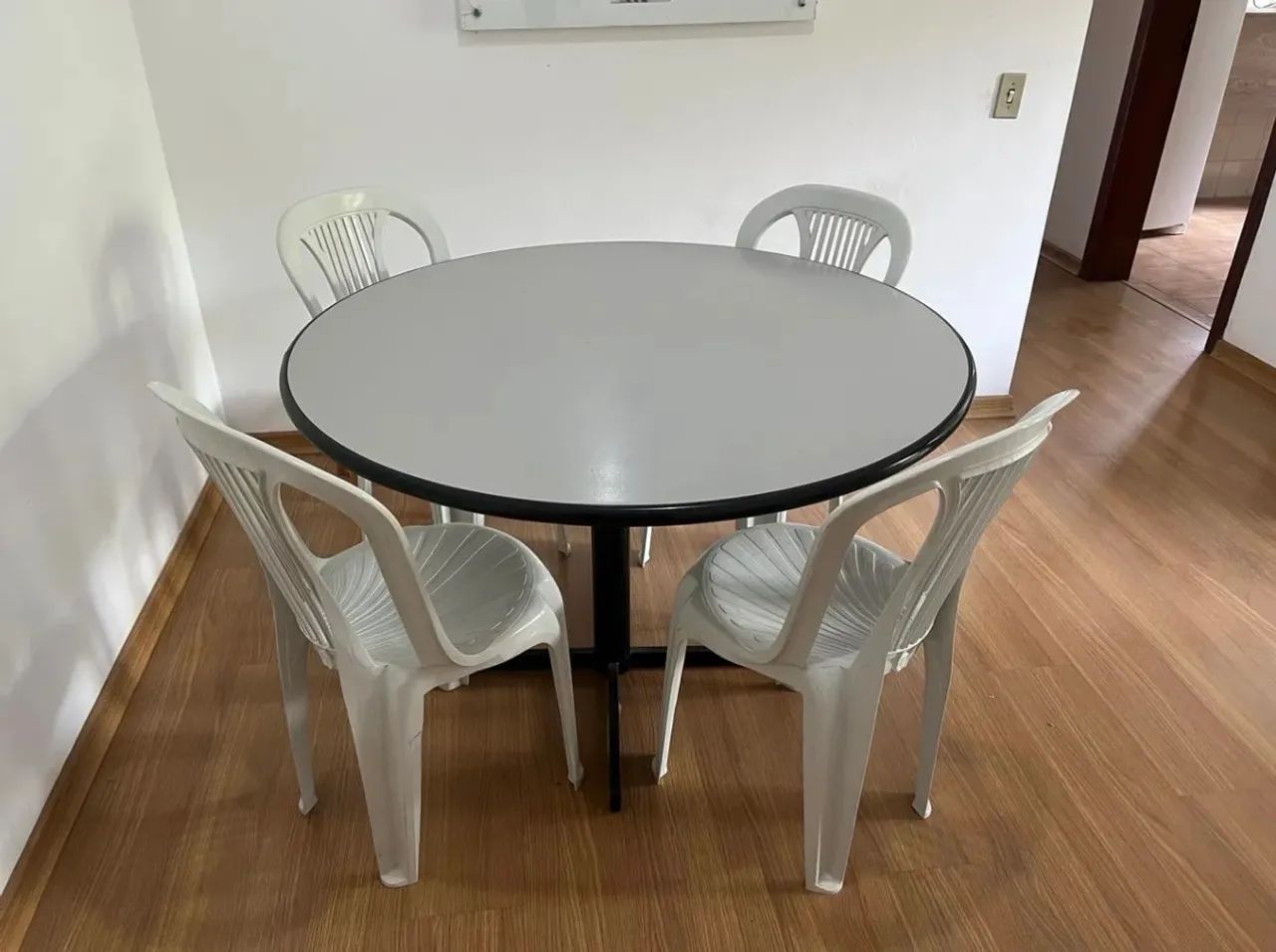 Table with 4 chairs64296267584515120