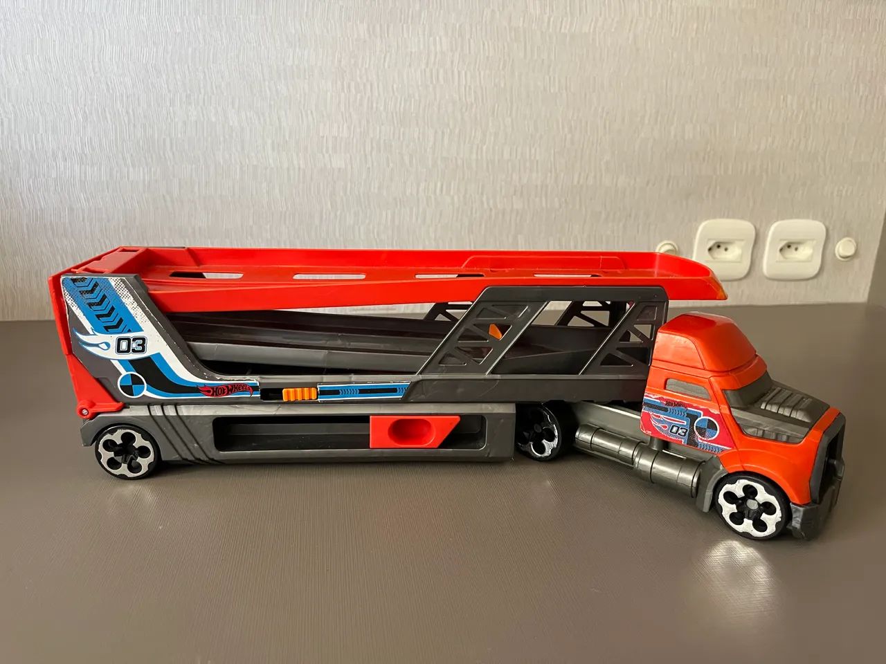 Caminhão Hotwheels - lança carros - Foto 5