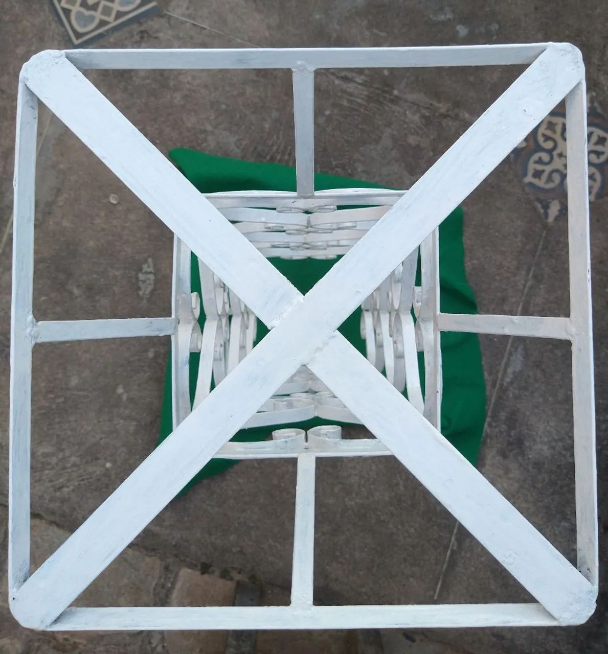 Suporte de ferro branco para vasos antigo  - Foto 5