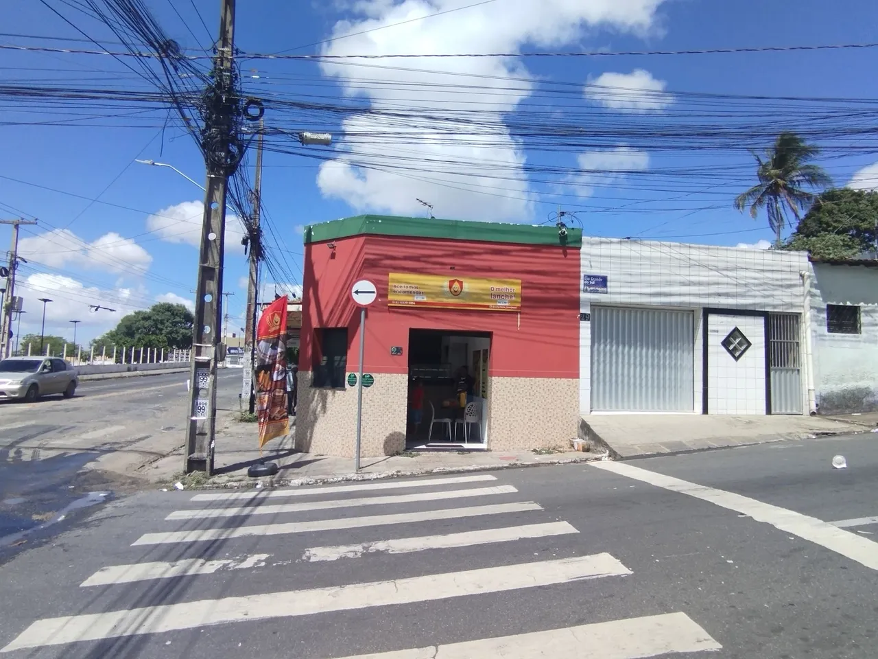 Aluga-se ponto comercial