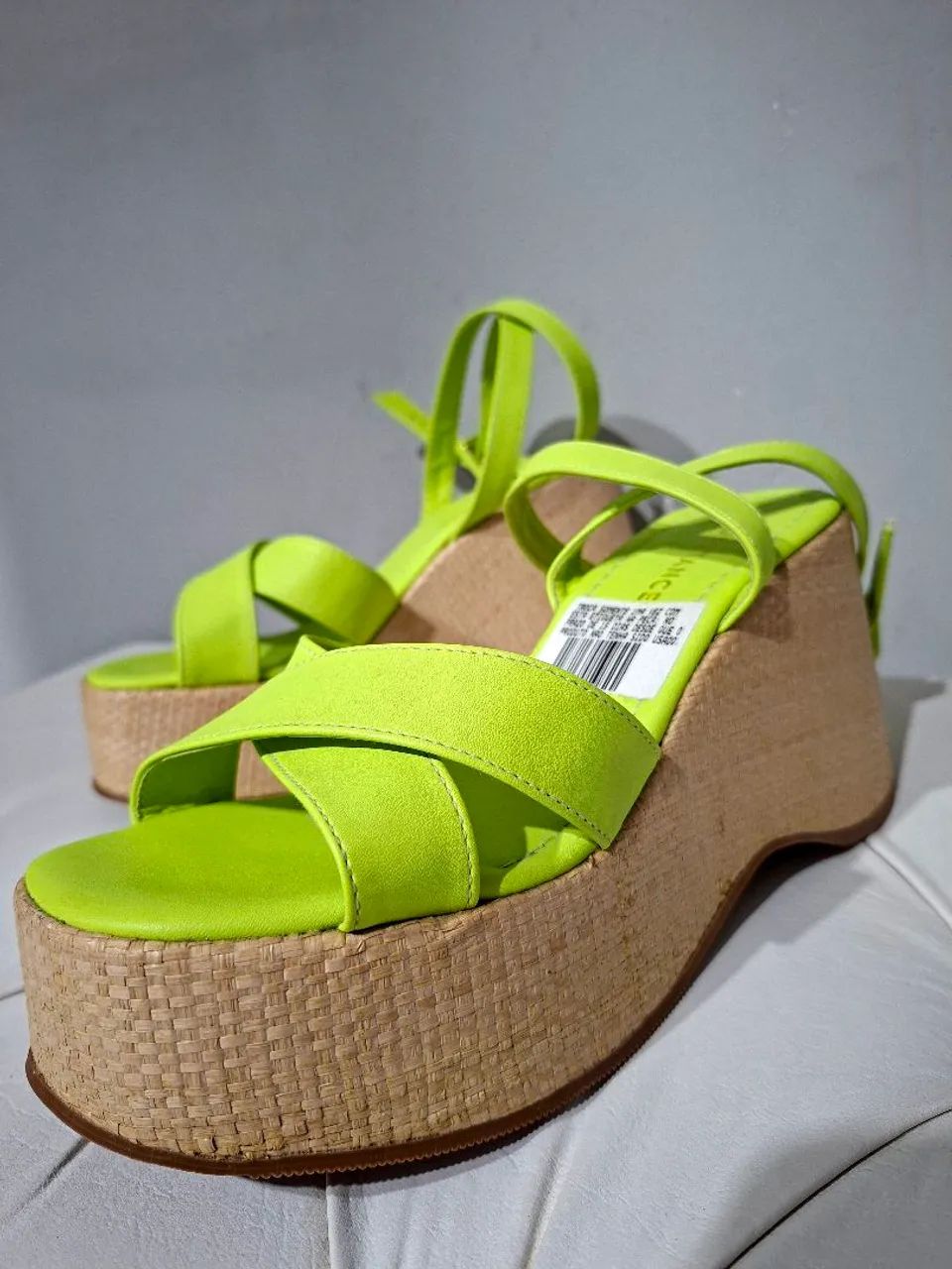 Sandália verde limão Constance 