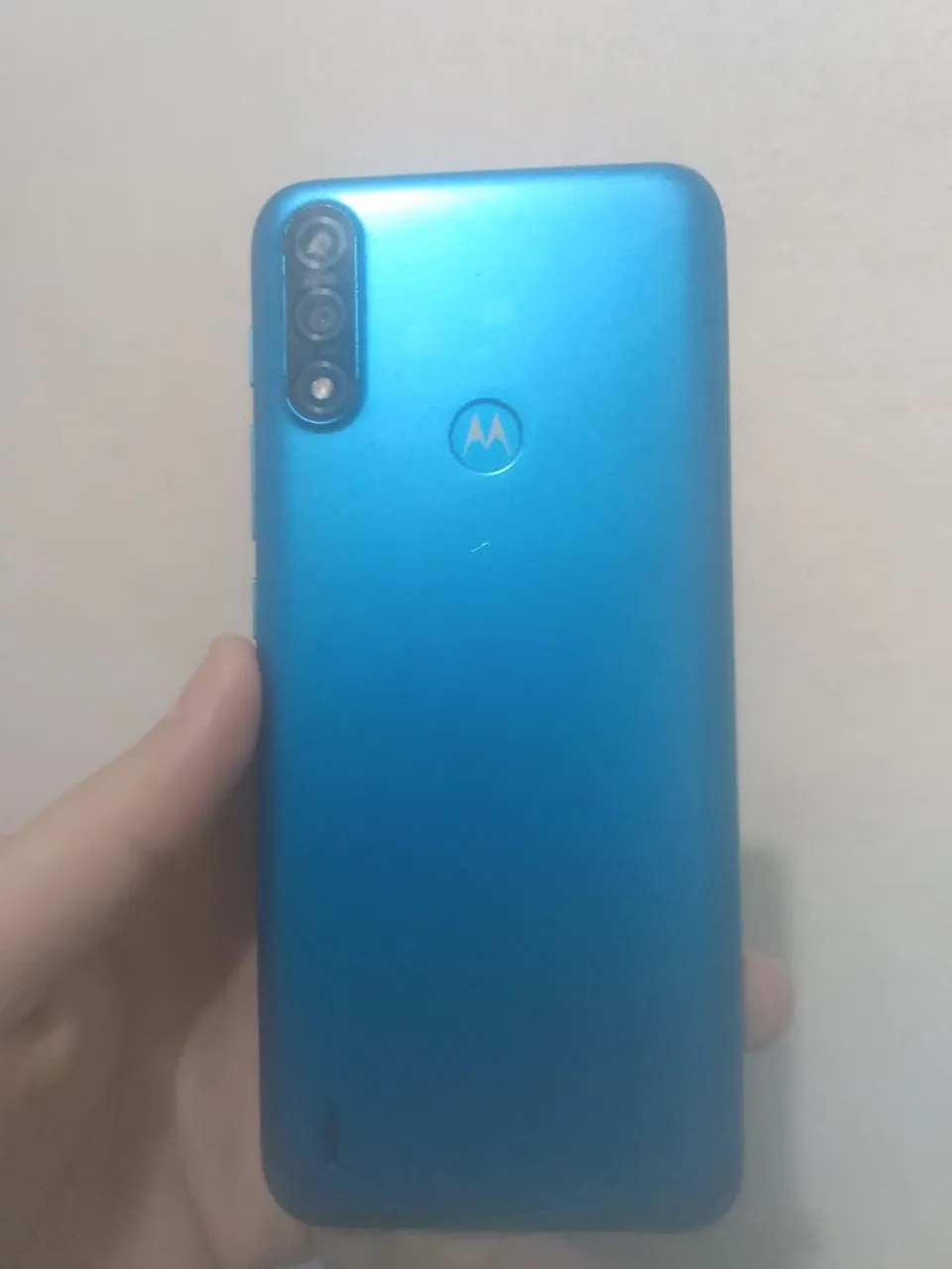 Celular semi novo