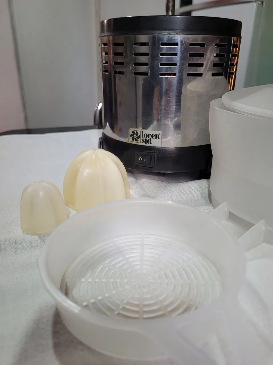 Espremedor de frutas Loren Sid 200W - Foto 2