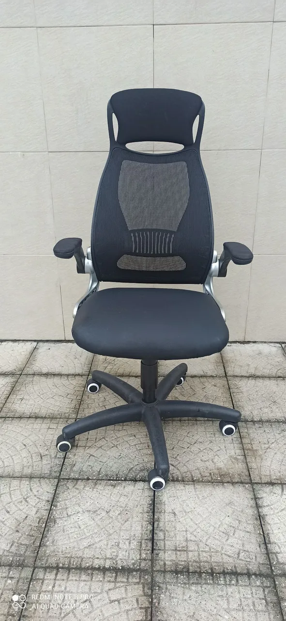 Cadeira de Escritório Ergonômica com Rodas e Encosto em Tela