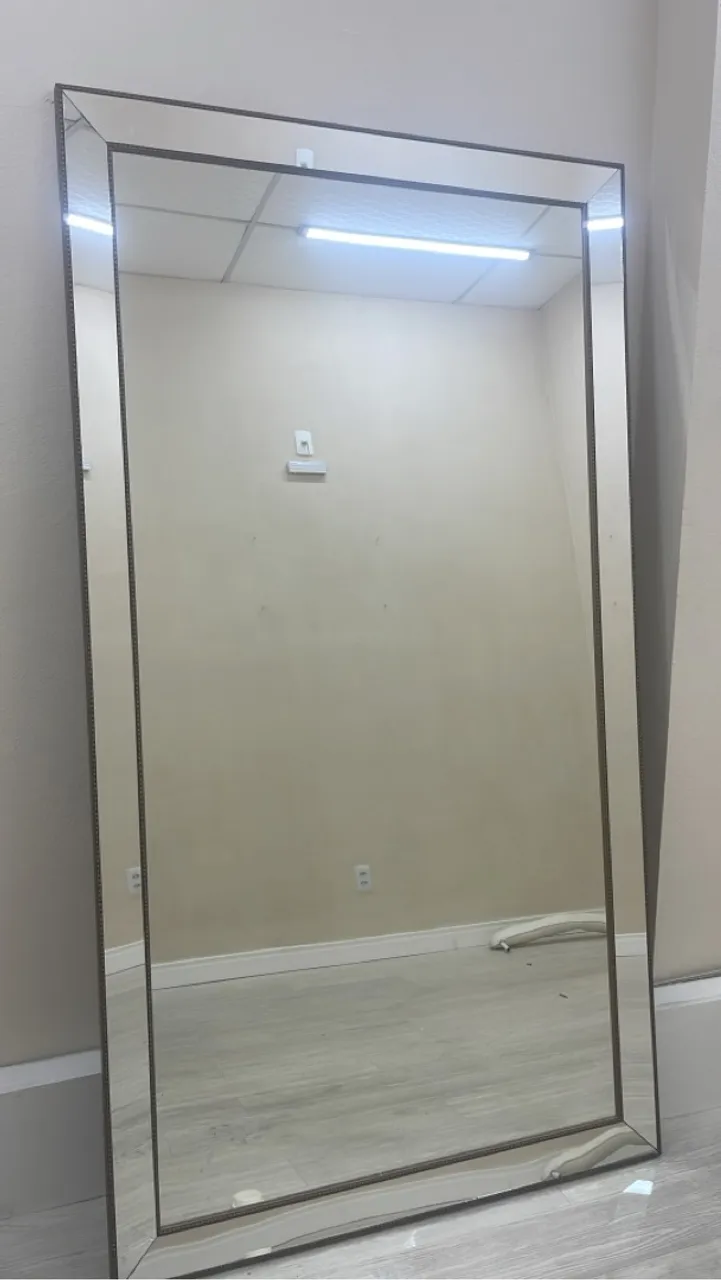Espelho Decorativo Elegante - Ideal para Ambientes Sofisticados