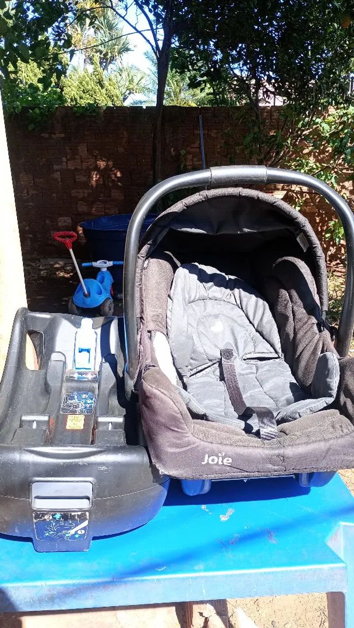 Bebê conforto Joie com base - ótimo estado!
