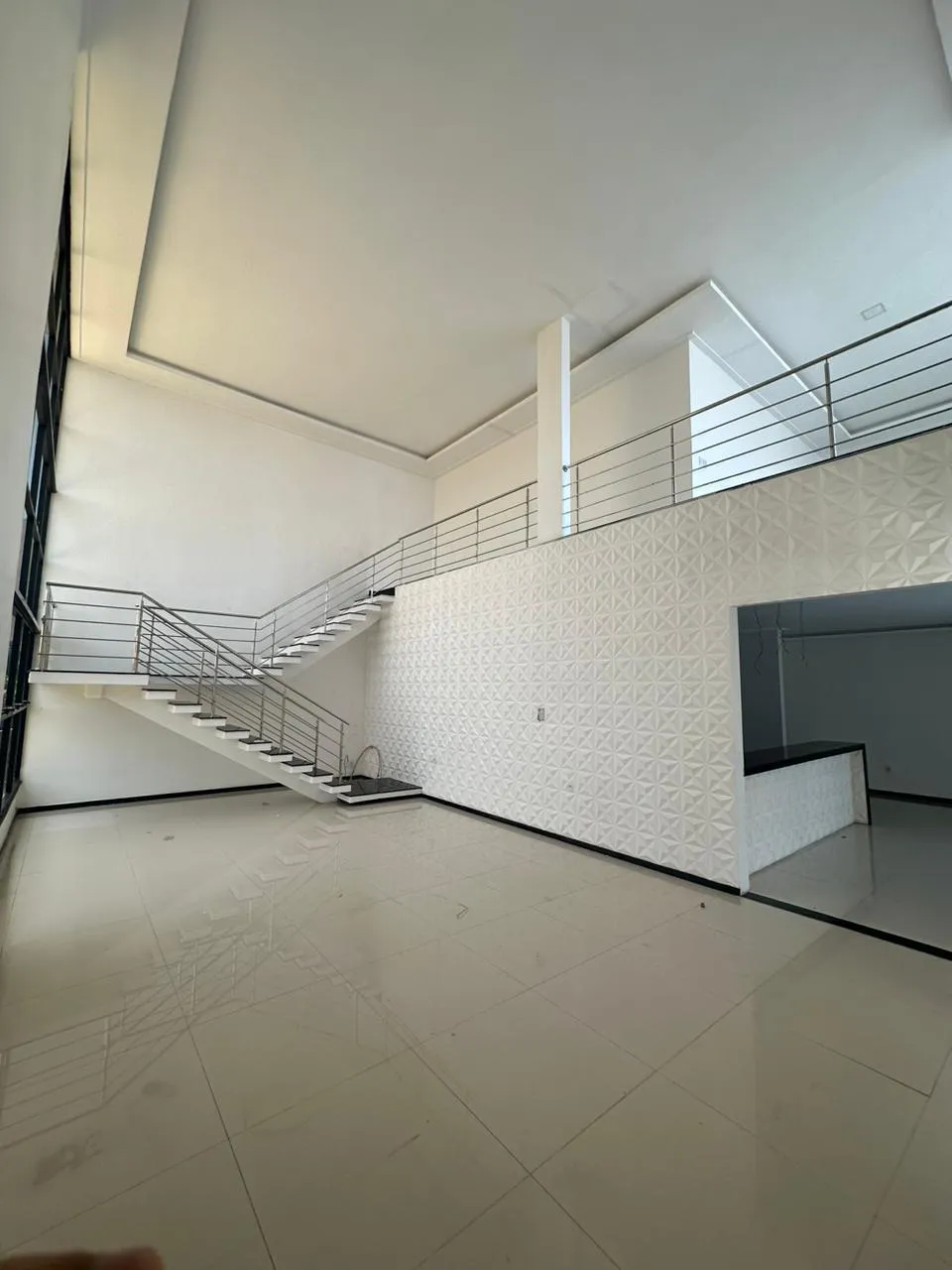 Vendo casa no Cond. Resid. Castanheira, com 5 suítes, garagem para 6 carros e churrasqueir