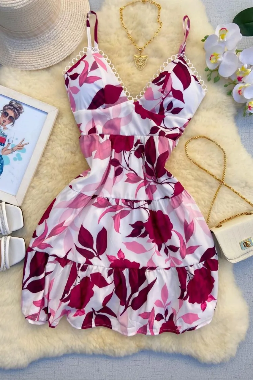 Vestido Floral com Detalhes Delicados