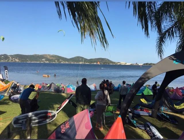 Aulas de Kitesurf/Wingfoil em Florianopolis com barco de apoio! - Foto 2