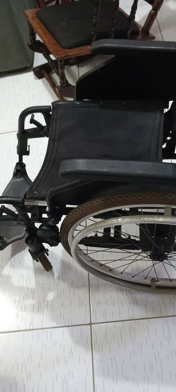 CADEIRA DE RODAS, DE MARCAS, BEM CONSERVADA
