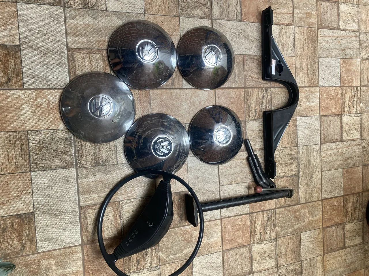 Calotas fusca , macaco , volante e chapéu Napoleão 