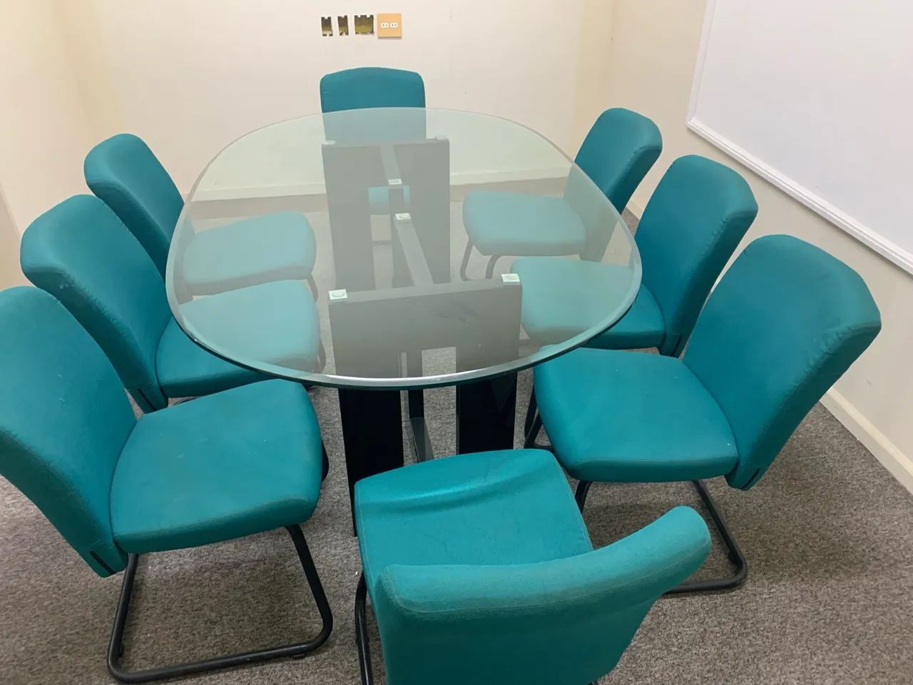 Mesa com tampo de vidro 