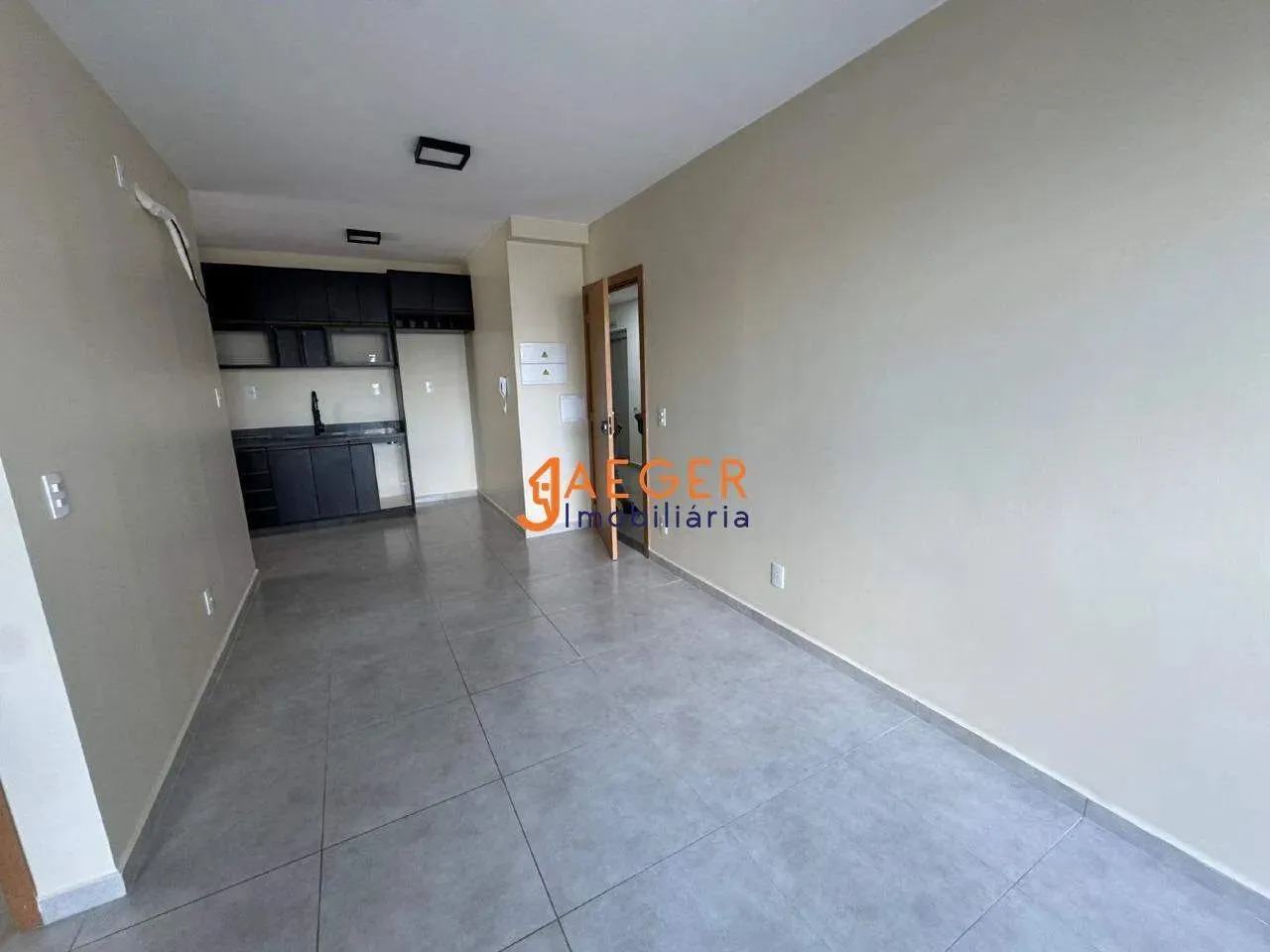 Apartamento com 2 dormitórios, sendo 1 suítes para locação por R$ 2.500,00 + taxa de condo