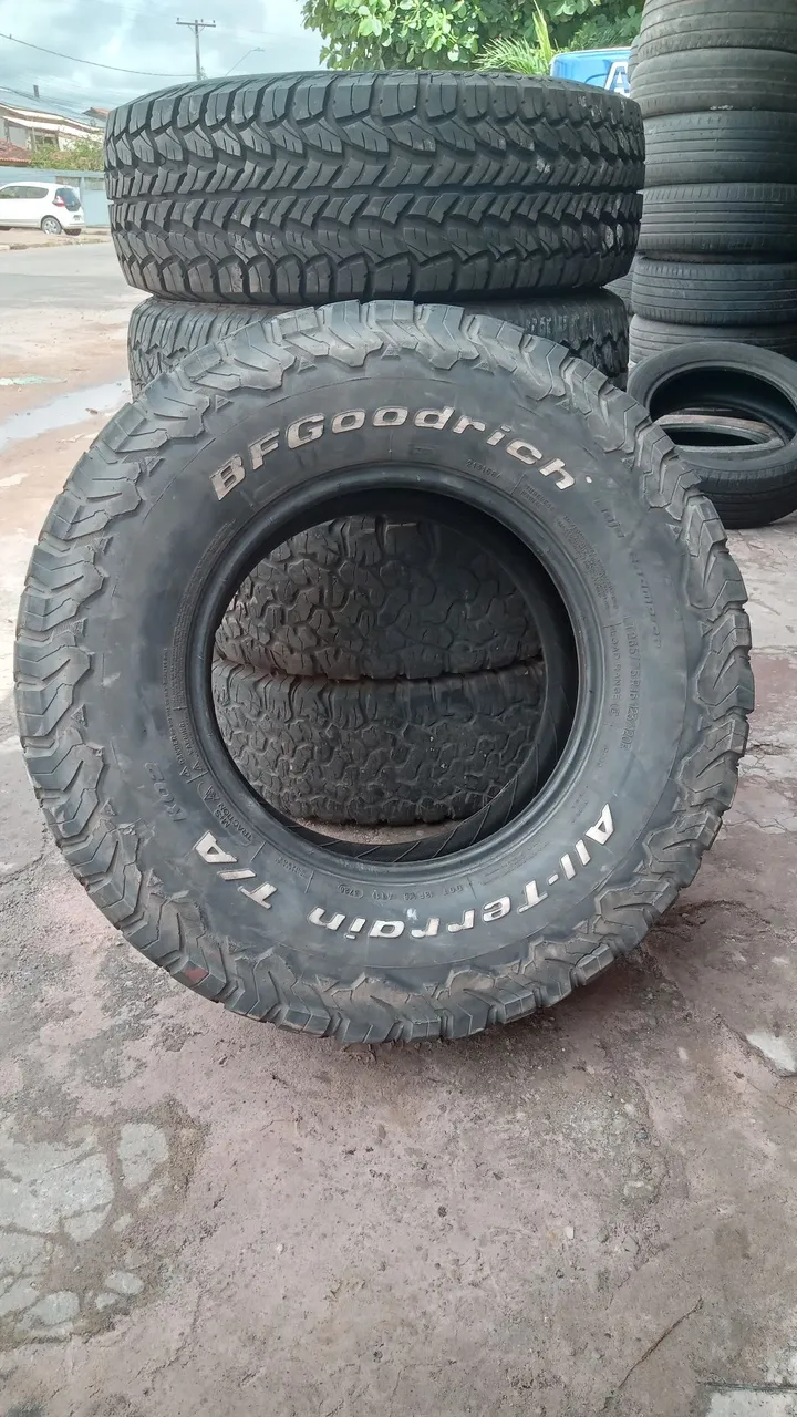 Vendo 5 Pneus 16 pra Hilux/ S10/ D20