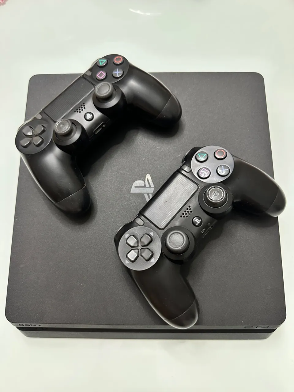 PlayStation 4 1Tb com 2 controles