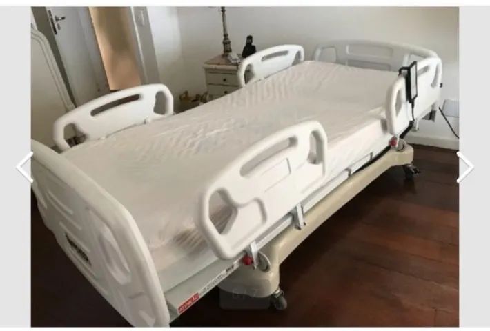 Cama hospitalar elétrica com colchão - muito nova