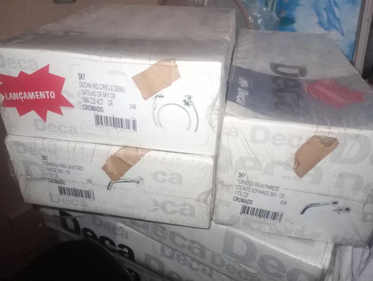 Misturadores torneiras Deca na caixa