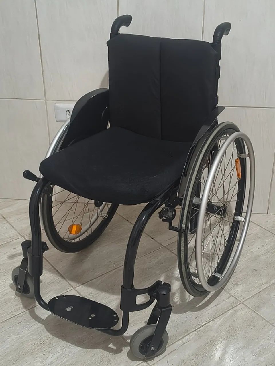 Cadeira de rodas Ottobock Ventus (semi nova)