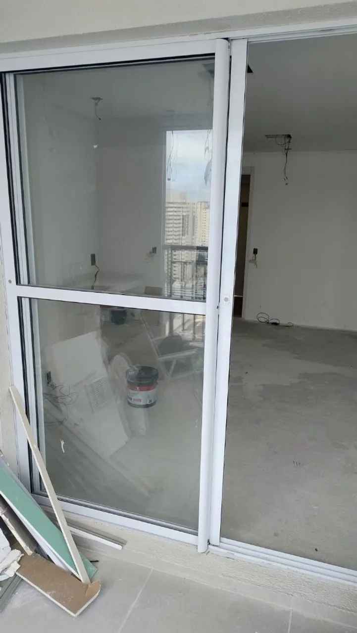 Porta de correr de alumínio com vidro