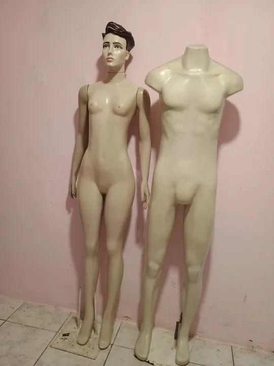 Mannequins de vitrine - par masculino e feminino