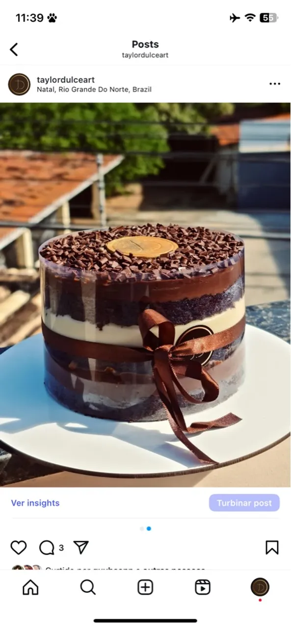 Bolo de chocolate com decoração especial