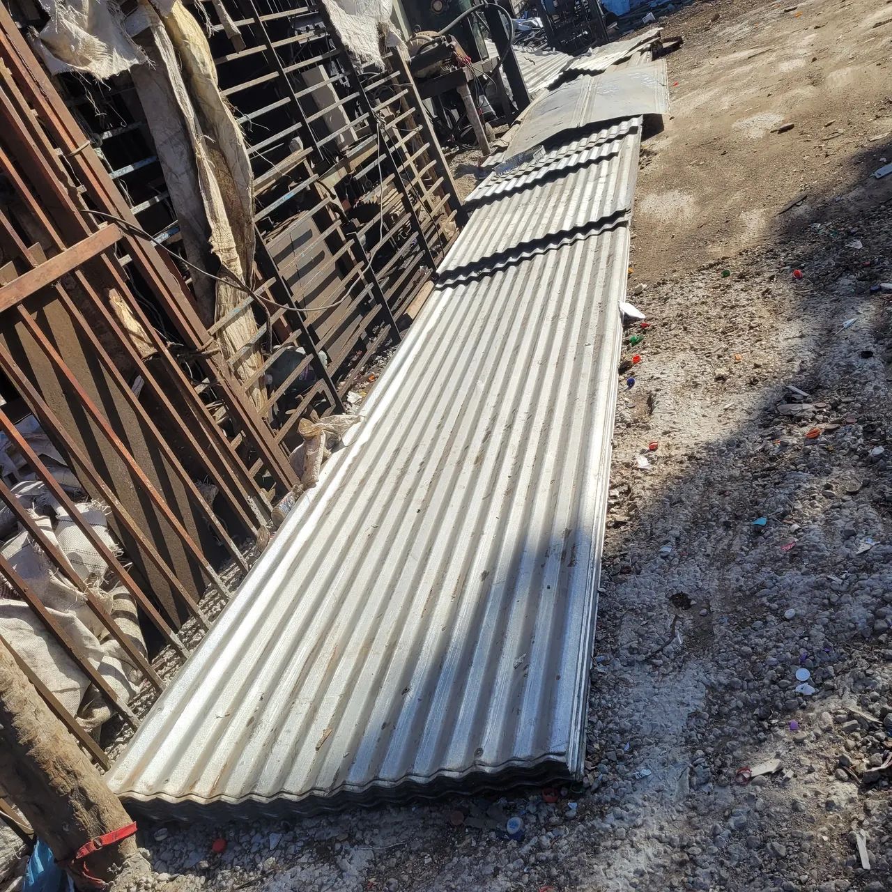 Vende se 300 metros de TELHAS galvanizad 30.00 reais 0 metro