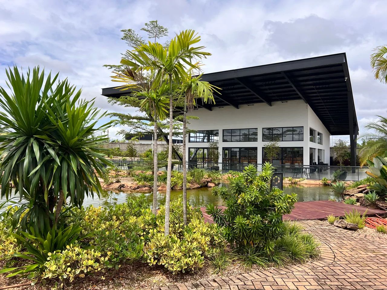 Terreno de 329m² à Venda no Condomínio Platini Urban Park - Sol da Manhã!