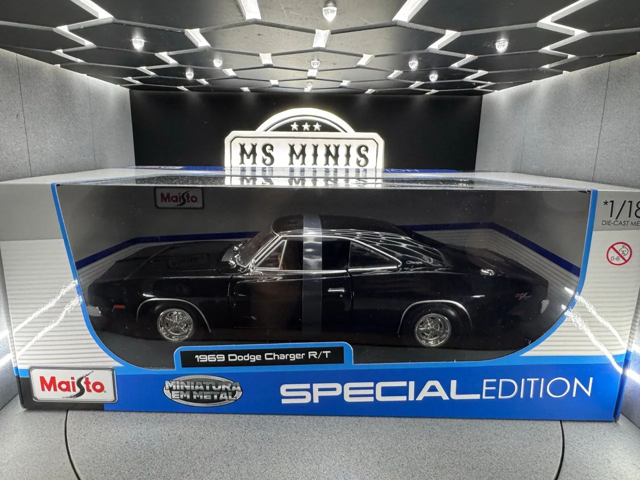 Miniatura Maisto Special Edition - 1969 Dodge Charger Preto escala