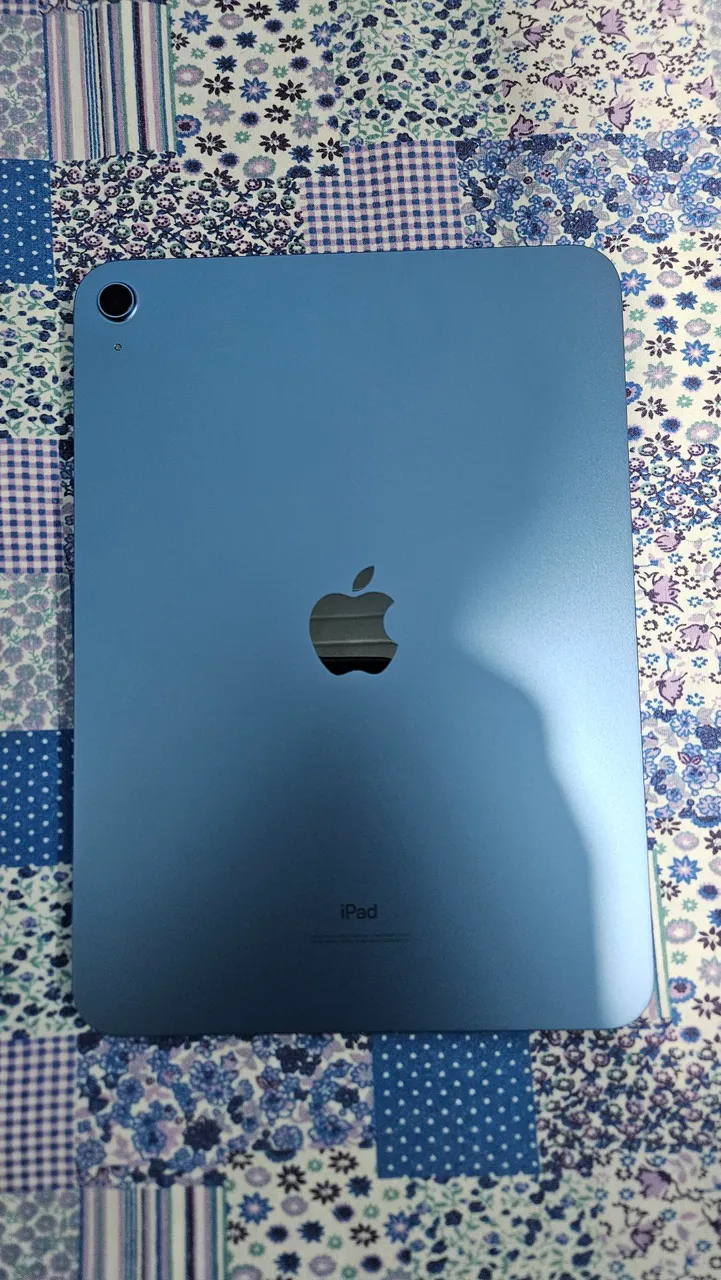 iPad 10° geração 256gb + capa com teclado Logitech + caneta WB branca