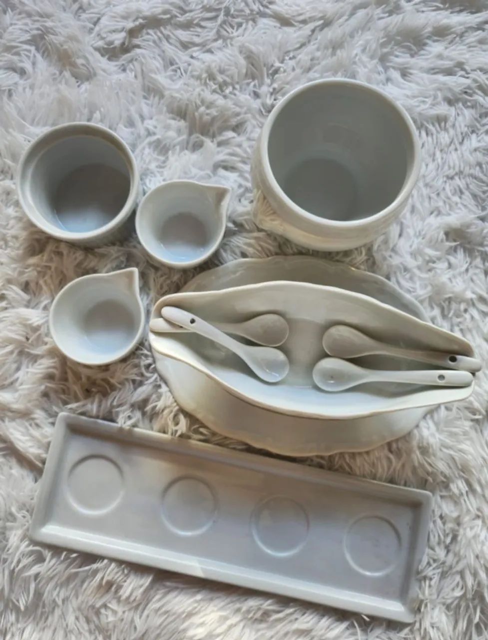 Conjunto de Louças Brancas para Servir