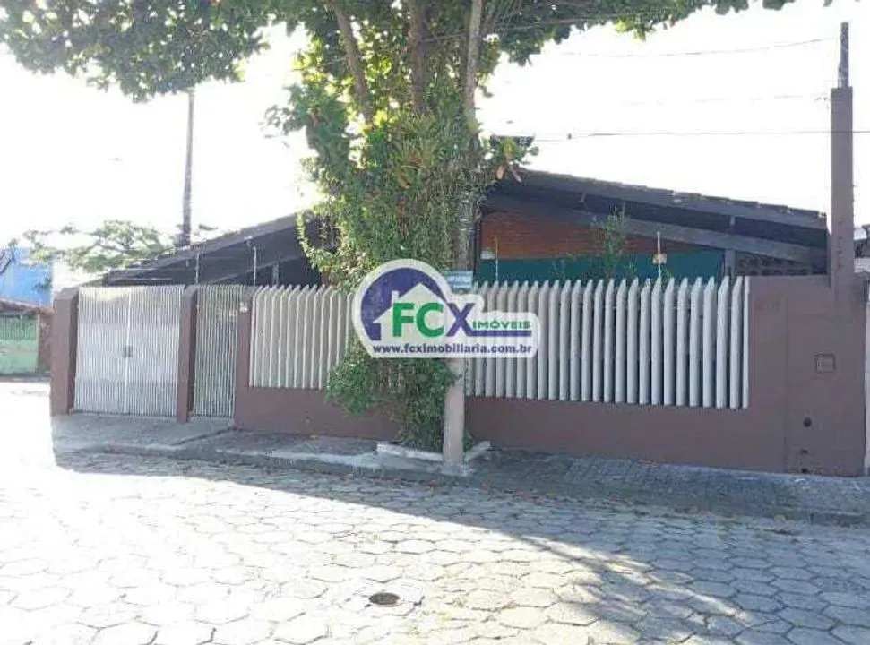 Casa à venda no bairro Praia do Sonho, Itanhaém/SP.