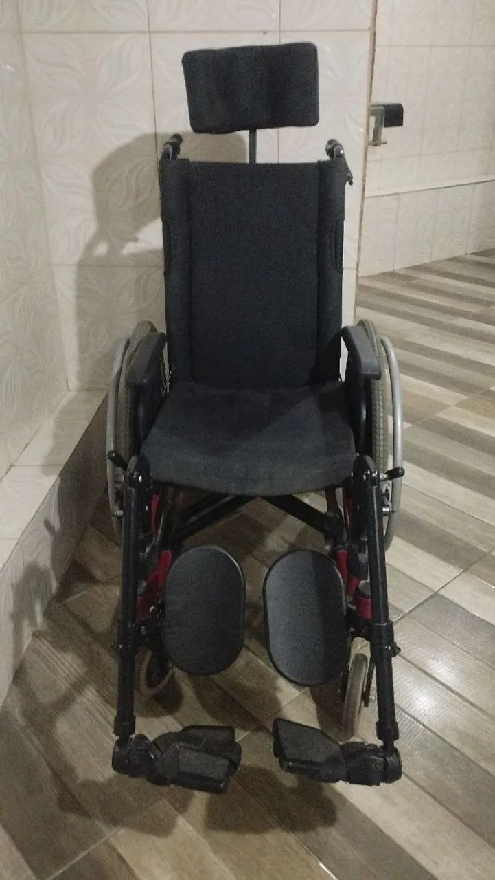 Cadeira de rodas hospitalar usada  - Foto 2