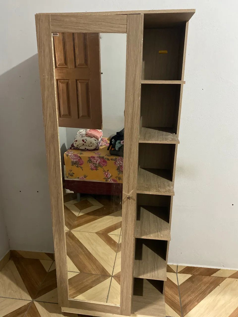 Sapateira e porta bolsas com espelho 