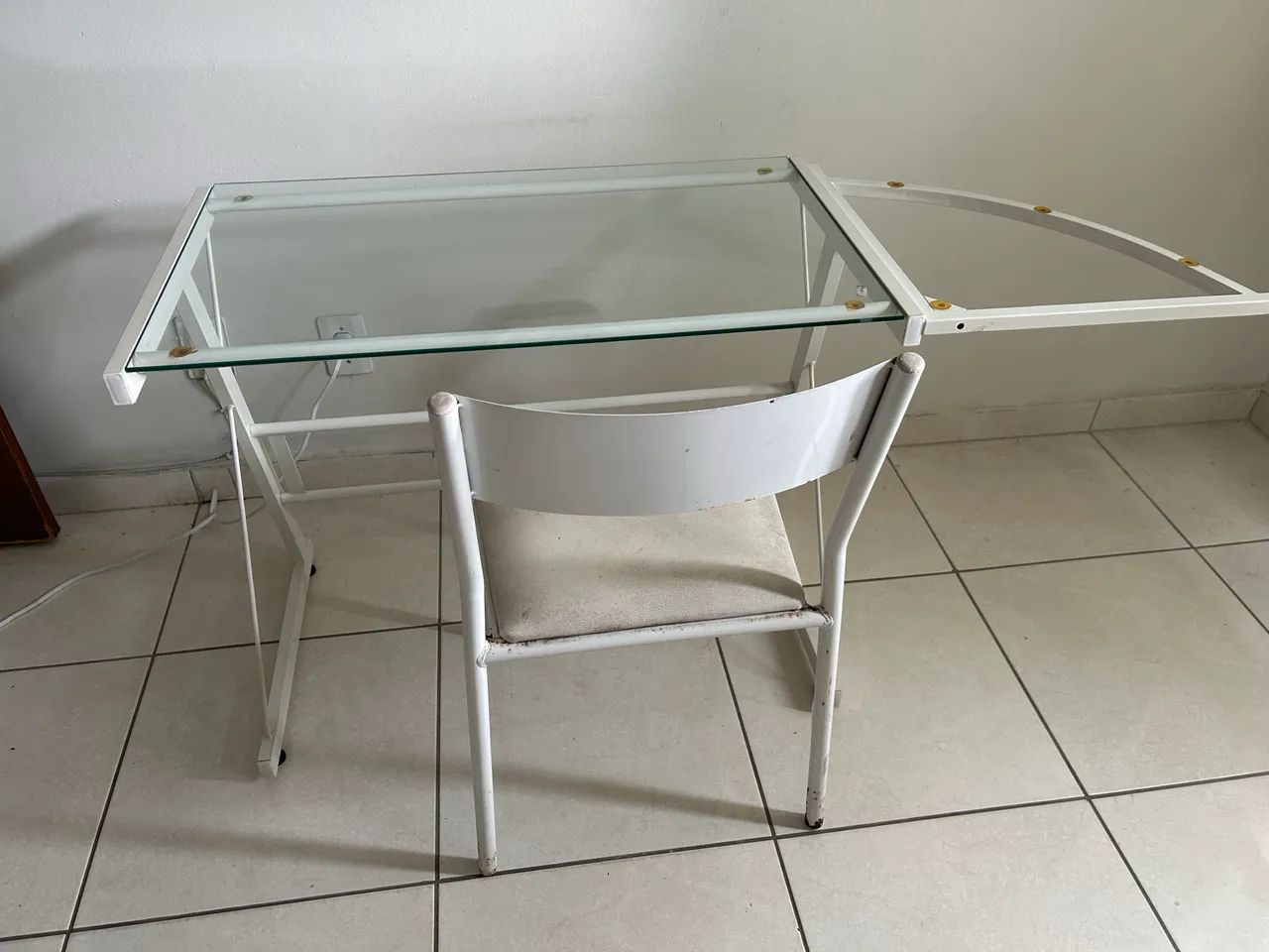 Mesa de Vidro e Cadeira Branca - Foto 5