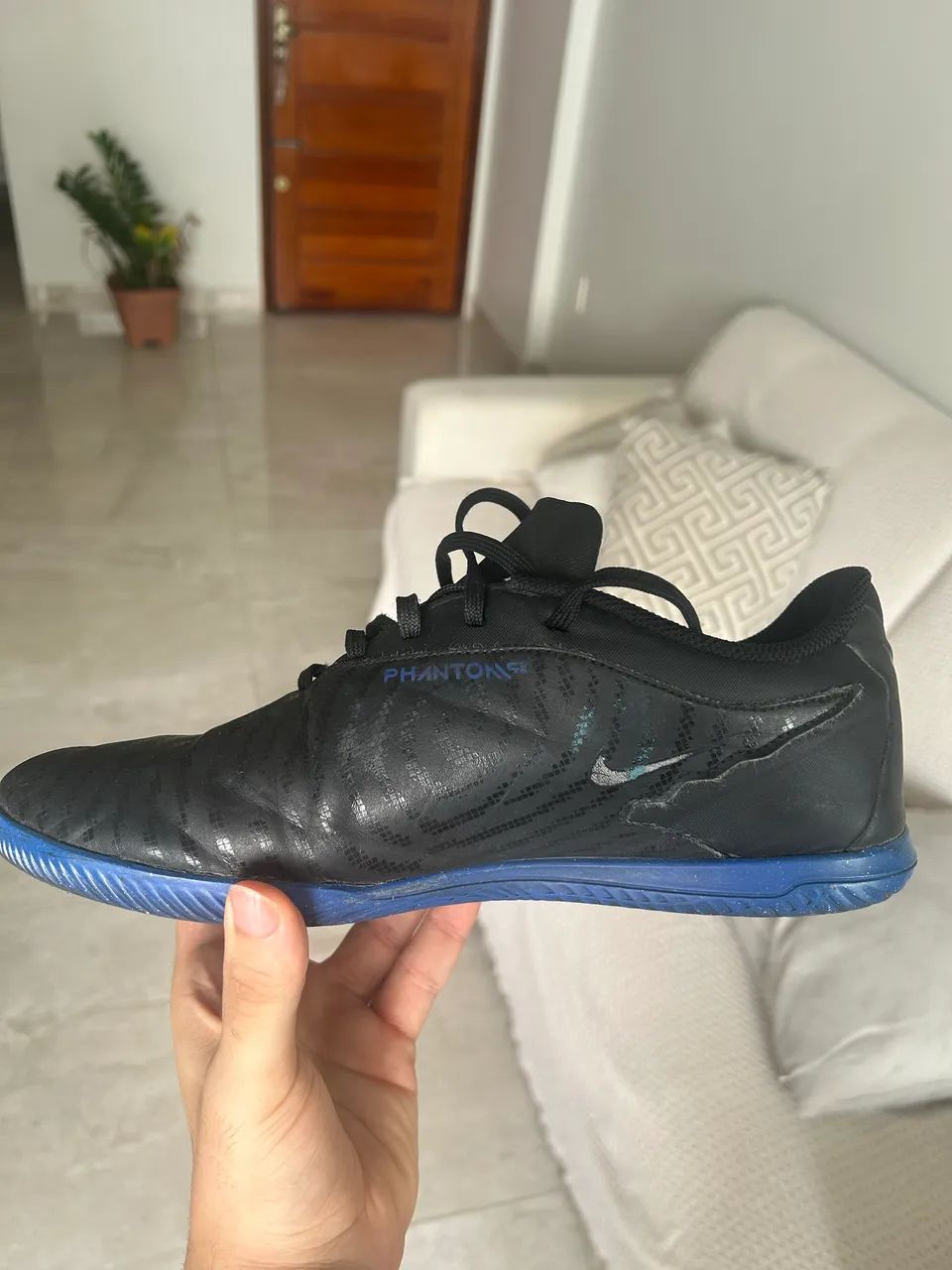 Chuteira Nike Phantom GX Club Futsal TAM 42 - Foto 2