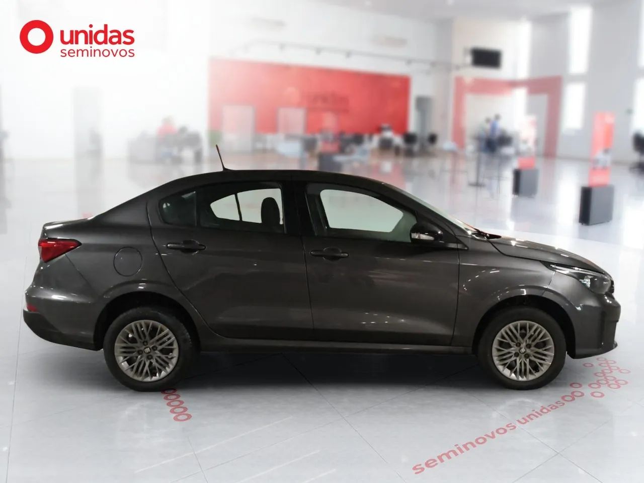 Fiat Cronos Drive 1.0 6V, foto 6 de 19