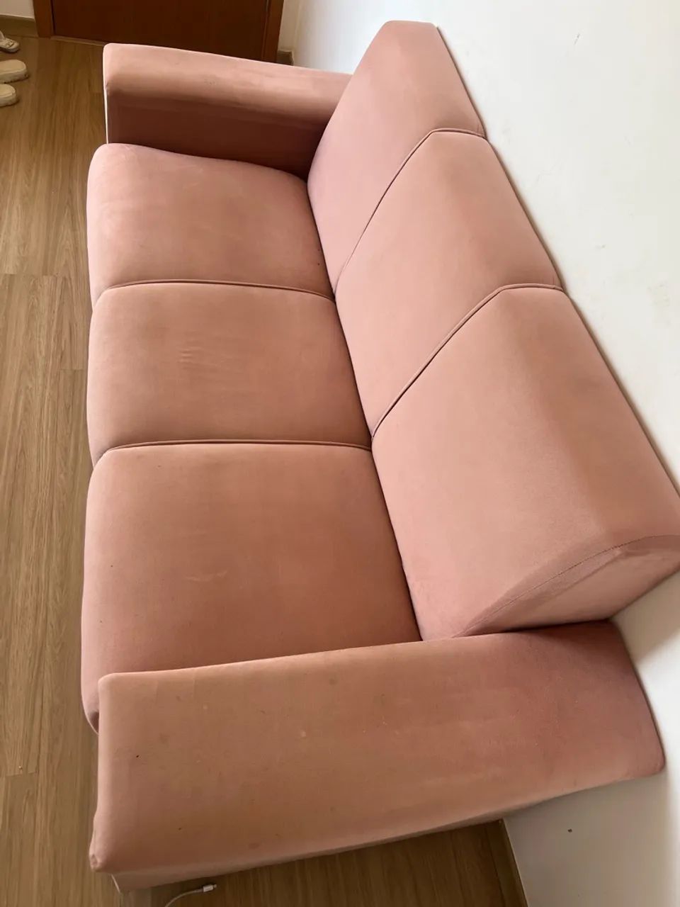 Sofá 3 Lugares Beny de Veludo Nobre Rose Claro  - Foto 3