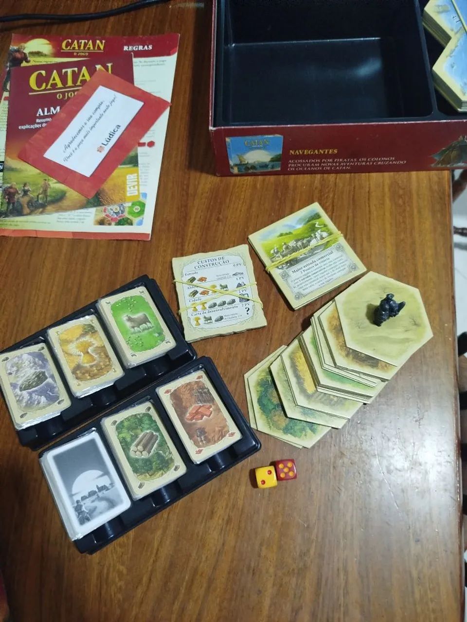 Catan o jogo com cartas protegidas - Foto 5
