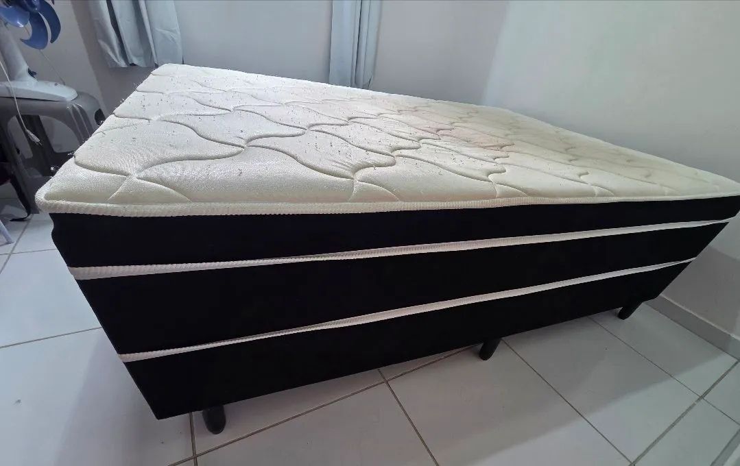 Cama pouco tempo de uso