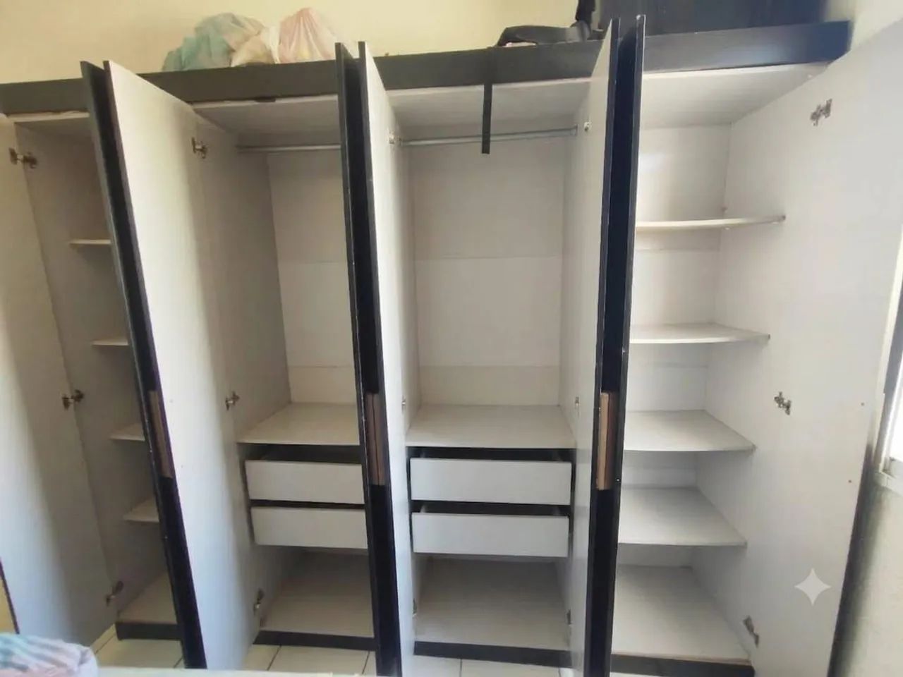 Guarda roupa 8 portas 
