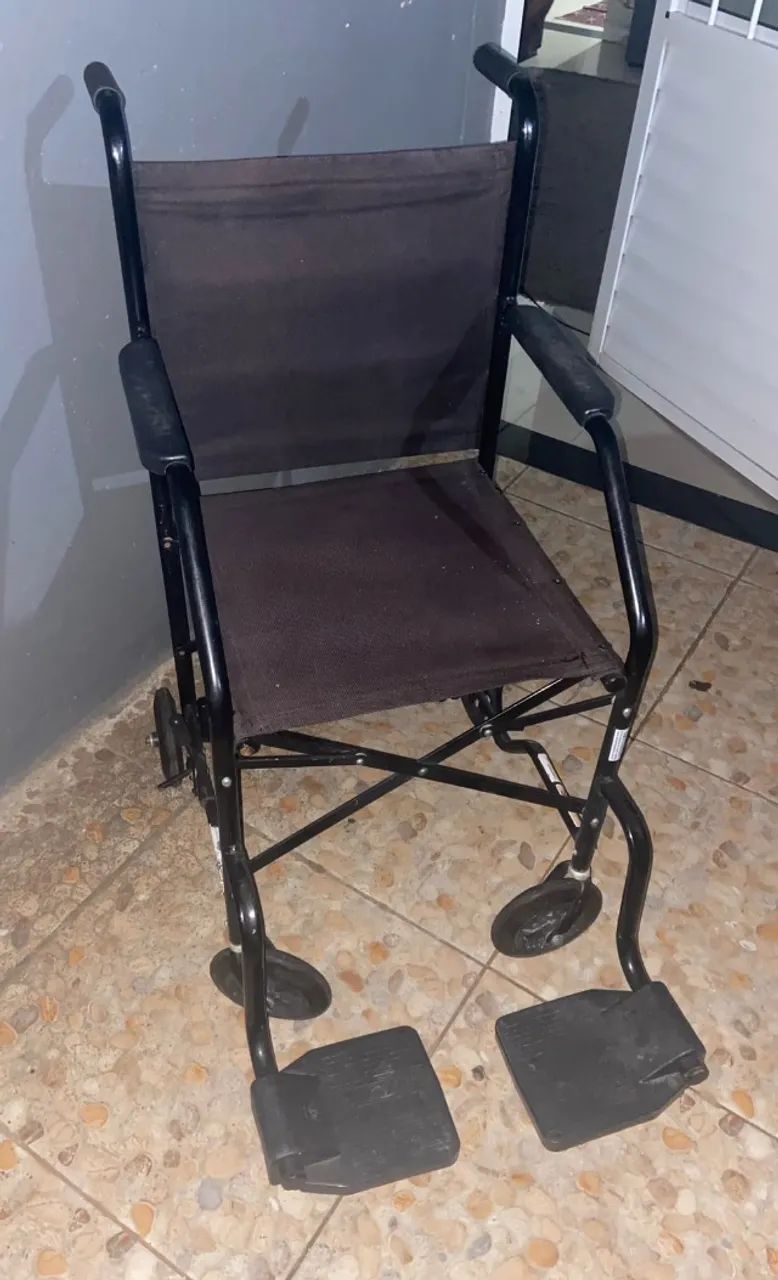 Vendo cadeira de roda