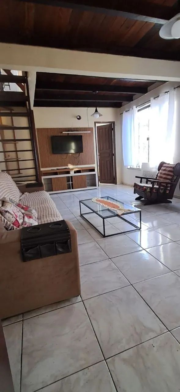 Casa sobrado, toda mobiliada, pronta para morar.